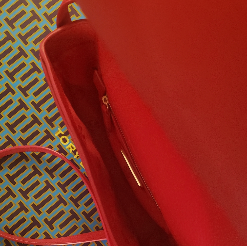 Tory Burch T-Serif Saddlebag Red Pebbled - Picture 8 of 10